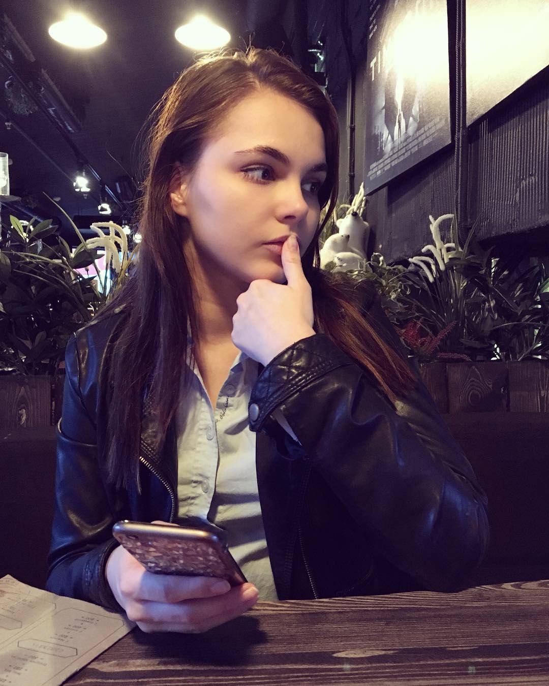 Oktyabrina Maximova人物简历关于她持续追踪